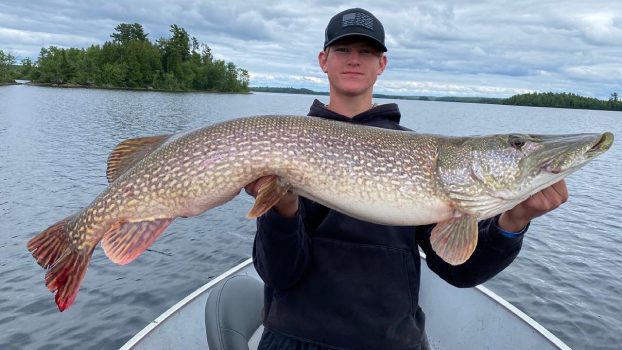 Illinois teen sets fishing record in Minnesota