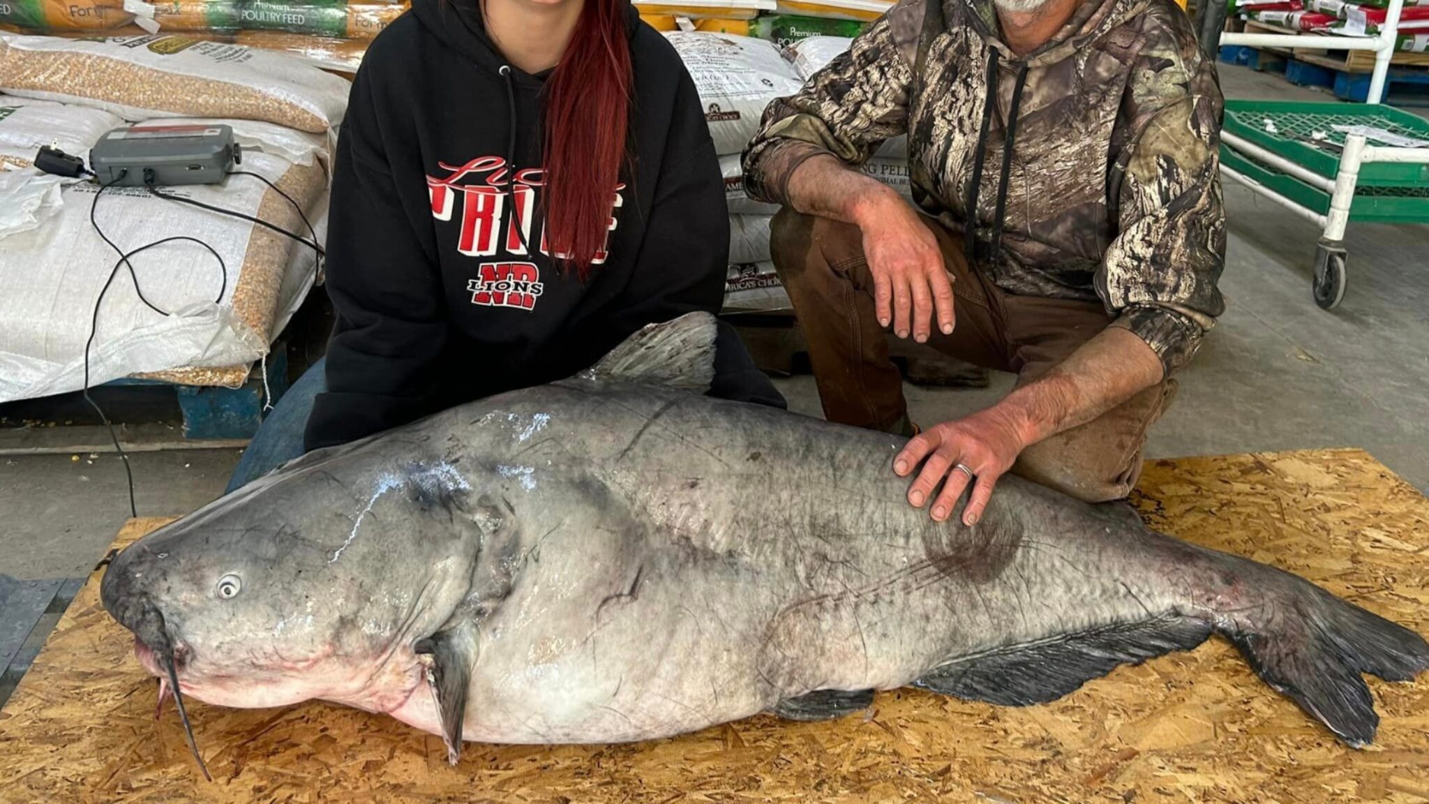 Ohio Girl Catches Record-setting 100-pound+ Blue Catfish - Fishrook